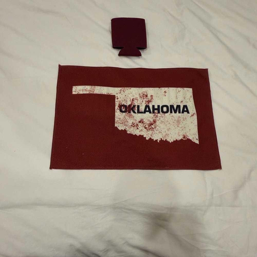 Tulsa King Red Accessory Set - Picture 2 of 2